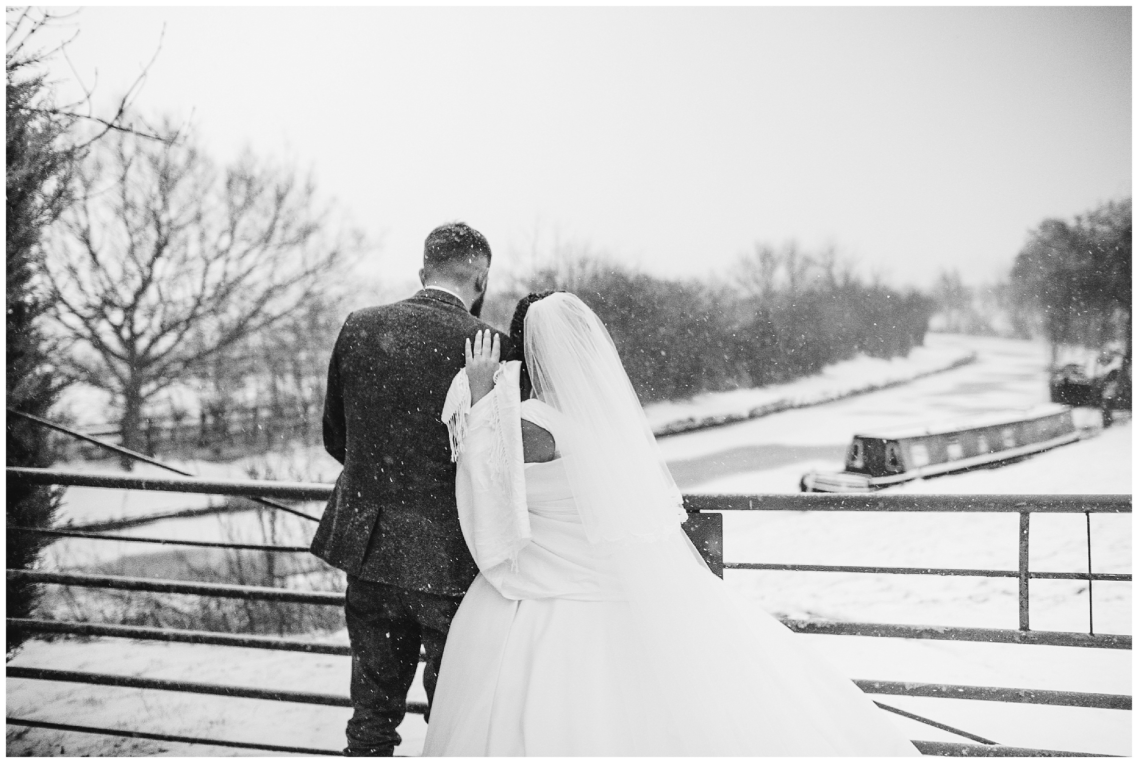 dodmoor-house-snow-wedding