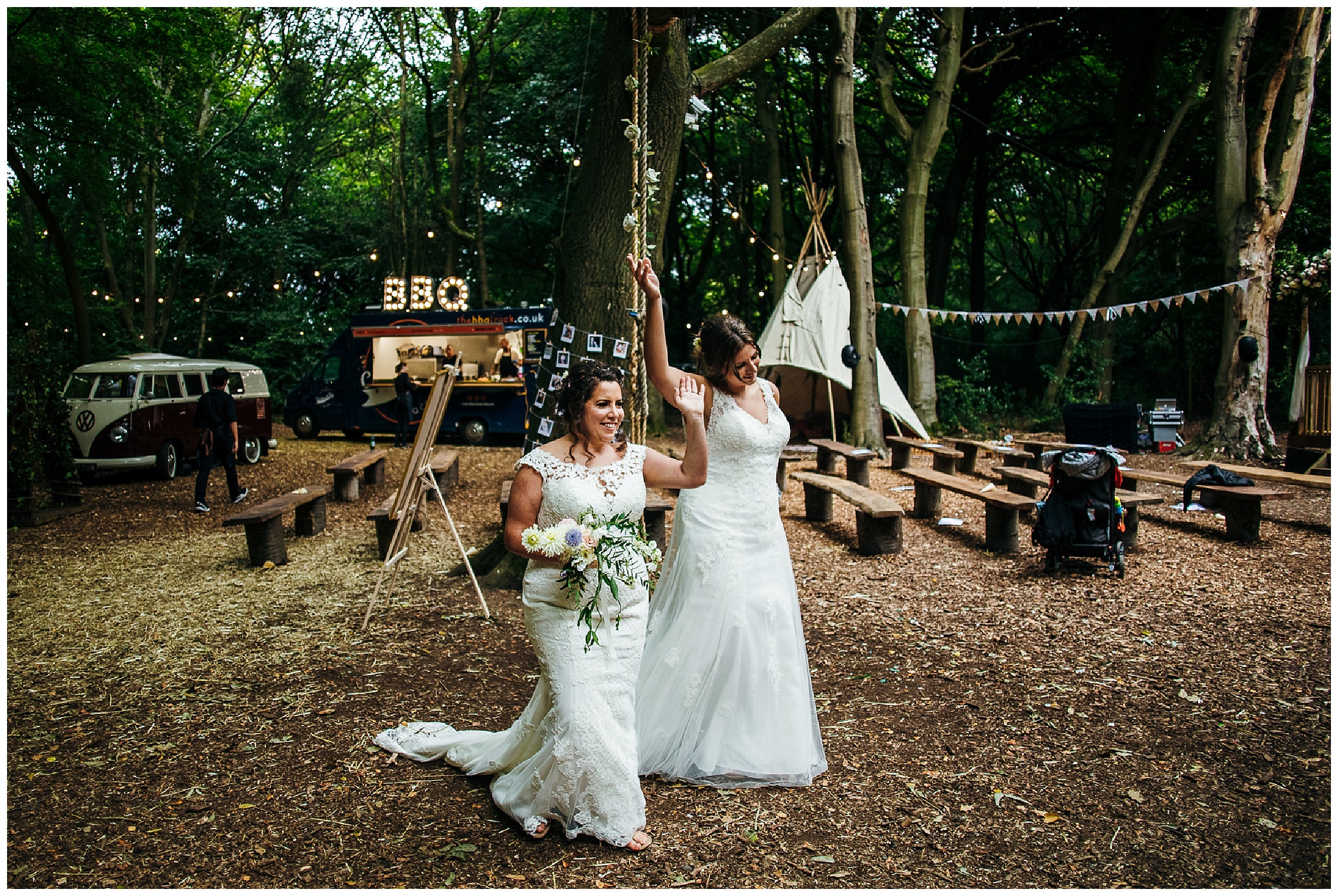 brides walking towards tipi at lilas wood