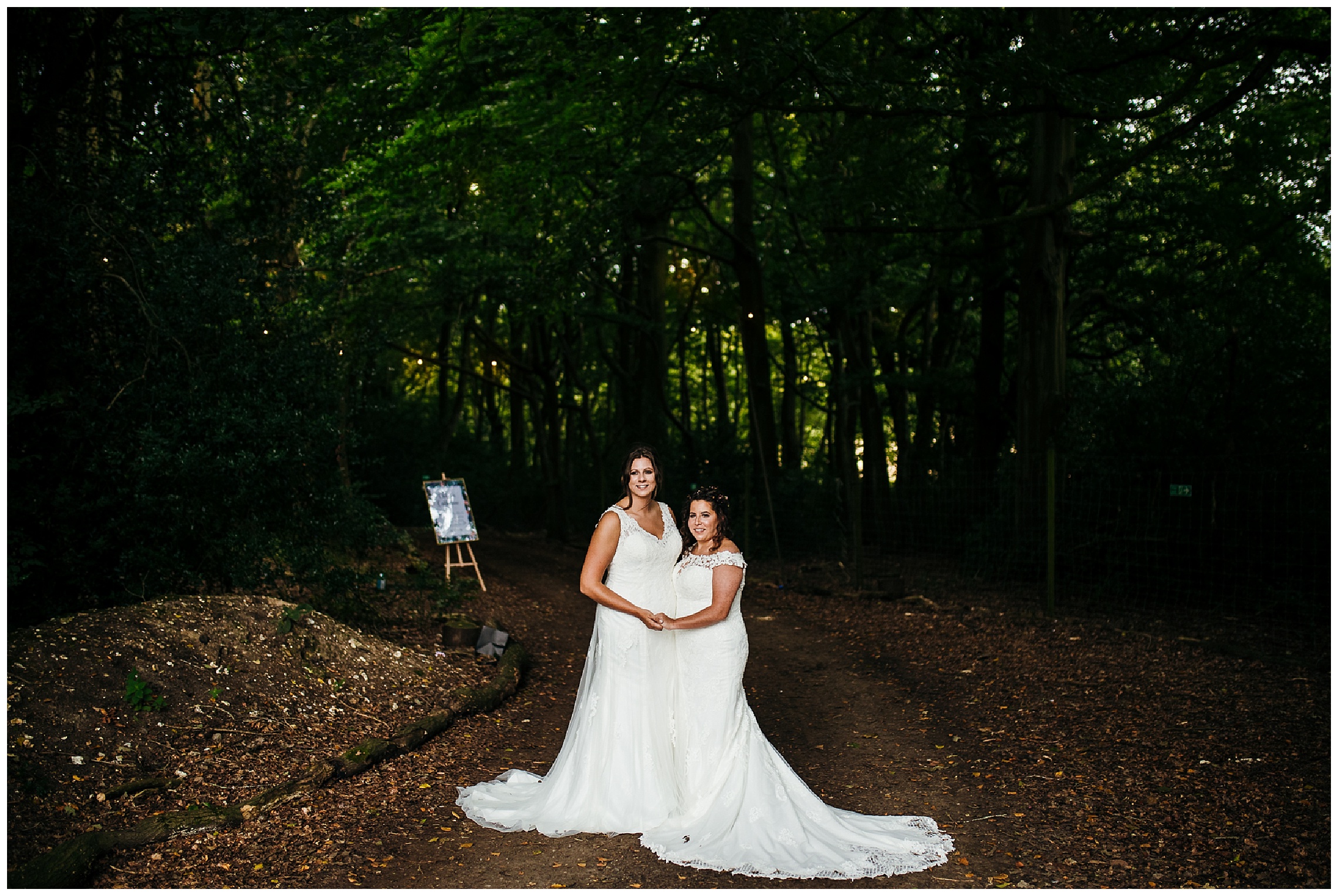 brides at entrance to lilas wood